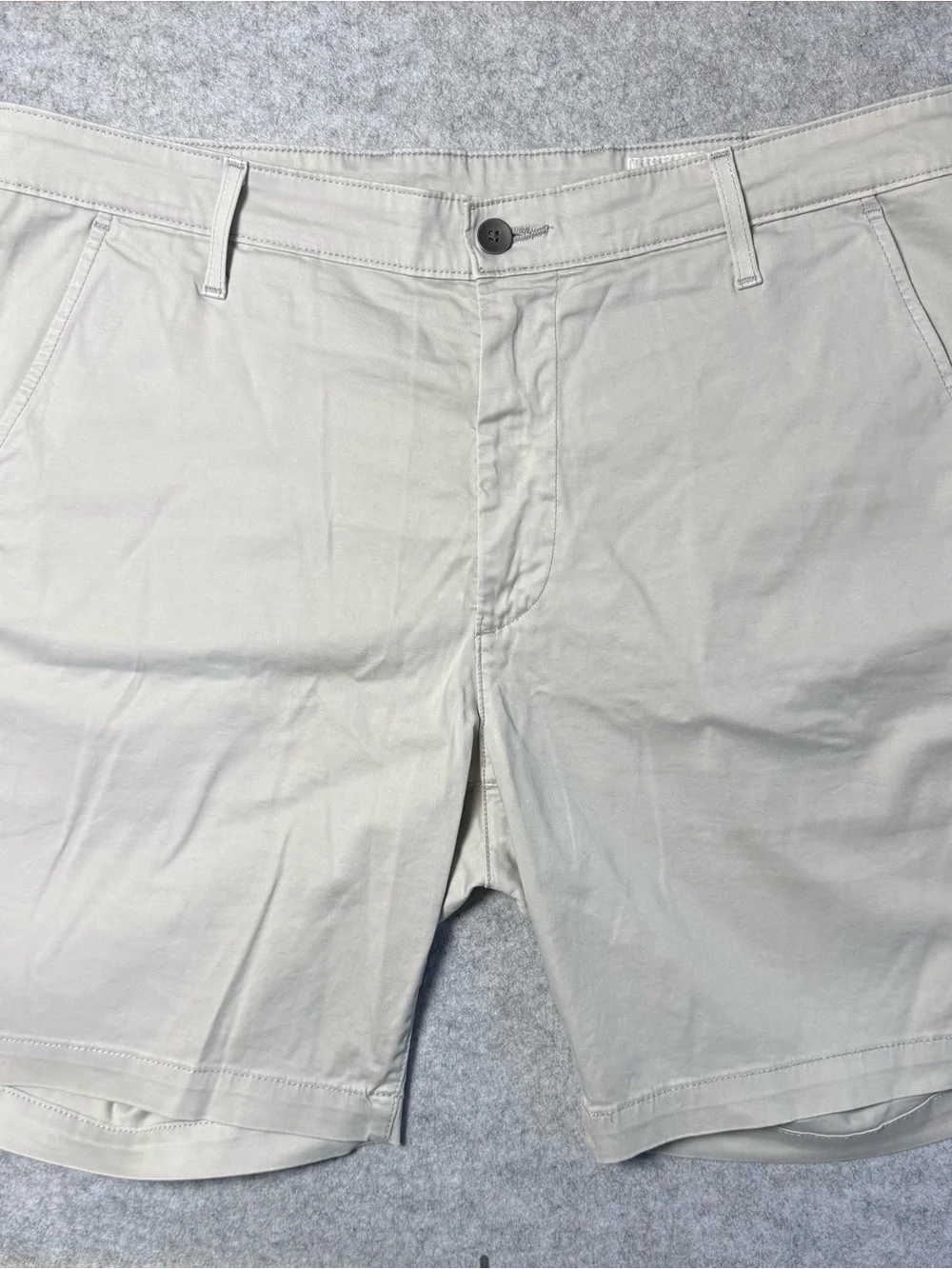 AG Adriano Goldschmied Cream Flat-Front Wanderer Chino Shorts — Size 36